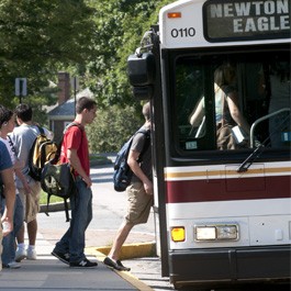 Student boarding the 六合宝典 Shuttle bus